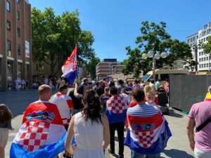 (FOTO) TIJELOVO U KÖLNU: Hrvati tradicionalno sudjelovali u procesiji i svetoj misi, hrvatska zastava vijorila se središtem grada