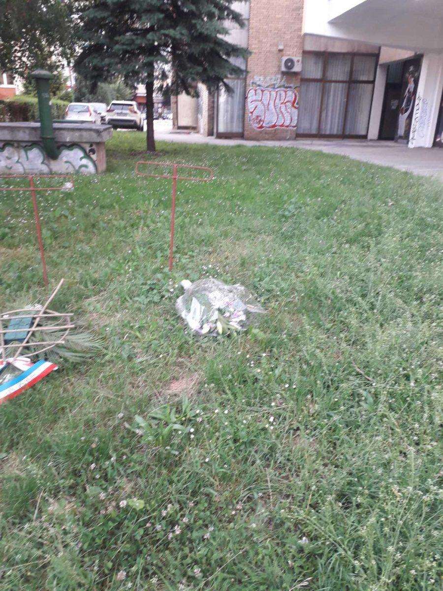 GNUSAN ČIN U SARAJEVU: Uništeni vijenci za poginule branitelje HVO brigade “Kralj Tvrtko” VIJENCI