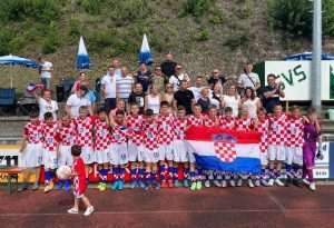(VIDEO I FOTO) SJAJAN USPJEH HRVATA IZ NJEMAČKE: Izabrana vrsta mladih Hrvata iz Njemačke uvjerljivo trijumfirala na Schwarzwald Cupu 2022. u Bad Peterstalu