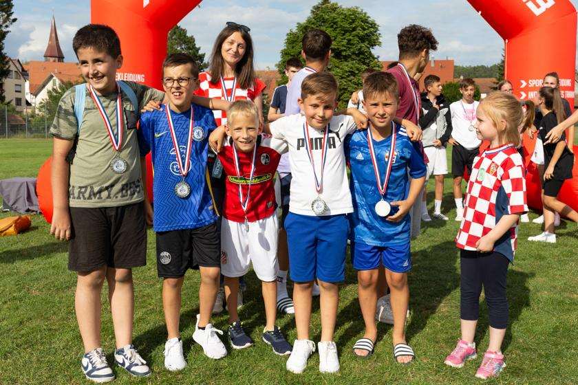 (FOTO) SPORTSKI TURNIR HRVATSKE NASTAVE BADEN-WÜRTTEMBERG 2022.: U Calwu se okupili učenici, njihovi roditelji, prijatelji... (FOTO) SPORTSKI TURNIR HRVATSKE NASTAVE BADEN-WÜRTTEMBERG 2022.: U Calwu se okupili učenici, njihovi roditelji, prijatelji...