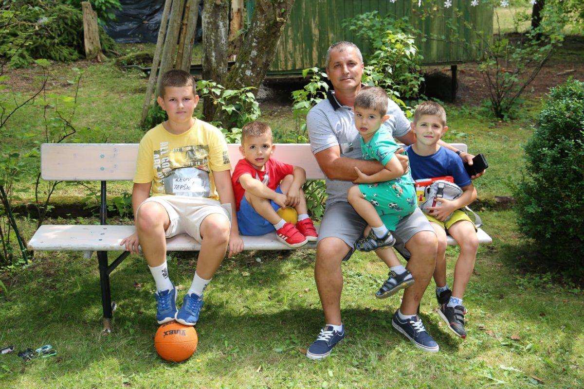 (FOTO) ZABAVA ZA KRAJ ŠKOLSKE GODINE: U njemačkom gradu okupio se velik broj hrvatske djece (FOTO) ZABAVA ZA KRAJ ŠKOLSKE GODINE: U njemačkom gradu okupio se velik broj hrvatske djece