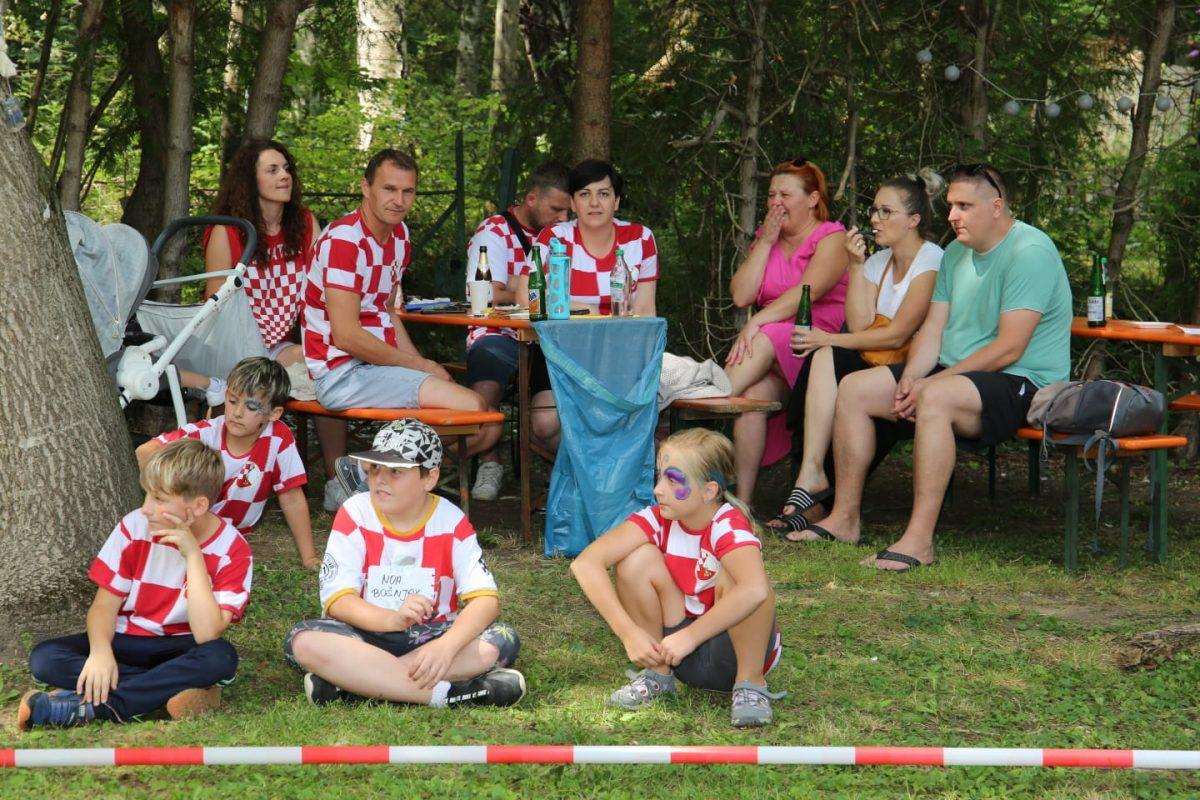 (FOTO) ZABAVA ZA KRAJ ŠKOLSKE GODINE: U njemačkom gradu okupio se velik broj hrvatske djece (FOTO) ZABAVA ZA KRAJ ŠKOLSKE GODINE: U njemačkom gradu okupio se velik broj hrvatske djece