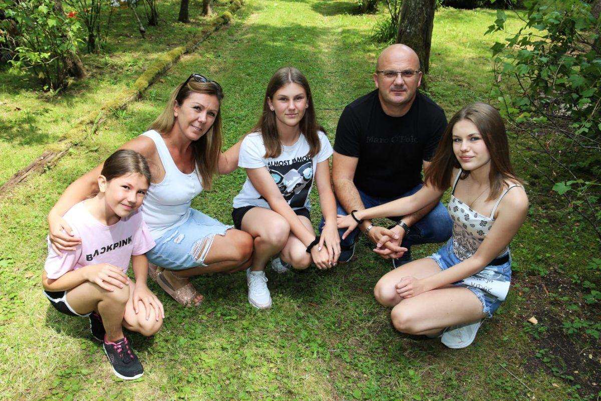 (FOTO) ZABAVA ZA KRAJ ŠKOLSKE GODINE: U njemačkom gradu okupio se velik broj hrvatske djece (FOTO) ZABAVA ZA KRAJ ŠKOLSKE GODINE: U njemačkom gradu okupio se velik broj hrvatske djece