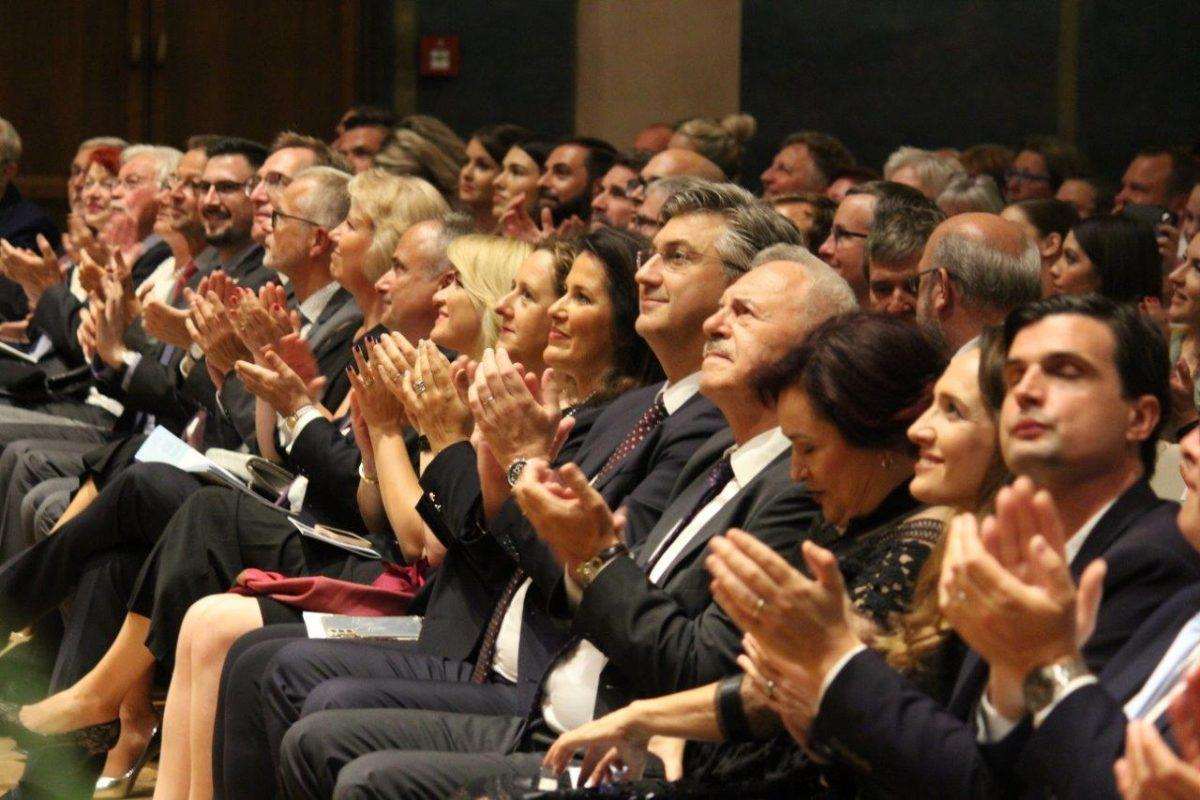 (FOTO) VELIČANSTVEN KONCERT U MÜNCHENU: U znak prijateljstva Bavarske i Hrvatske održan koncert na kojeg je došao i premijer Plenković (FOTO) VELIČANSTVEN KONCERT U MÜNCHENU: U znak prijateljstva Bavarske i Hrvatske održan koncert na kojeg je došao i premijer Plenković