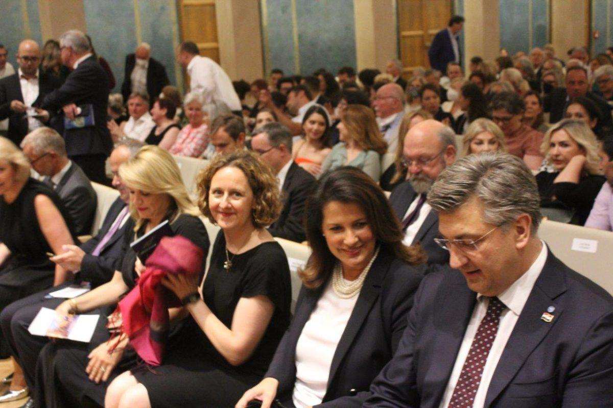 (FOTO) VELIČANSTVEN KONCERT U MÜNCHENU: U znak prijateljstva Bavarske i Hrvatske održan koncert na kojeg je došao i premijer Plenković (FOTO) VELIČANSTVEN KONCERT U MÜNCHENU: U znak prijateljstva Bavarske i Hrvatske održan koncert na kojeg je došao i premijer Plenković