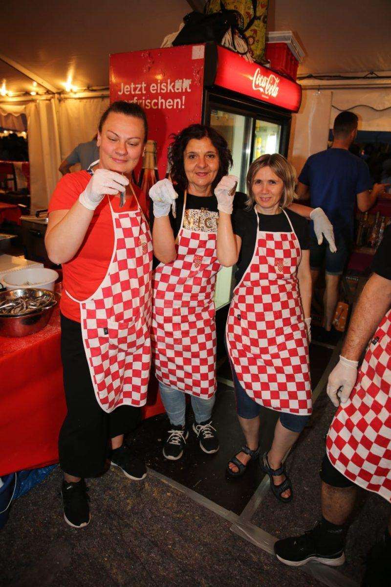 (FOTO) STUTTGART: Hrvati oduševili na Ljetnom festivalu kulture - slavilo se tri dana! (FOTO) STUTTGART: Hrvati oduševili na Ljetnom festivalu kulture - slavilo se tri dana!