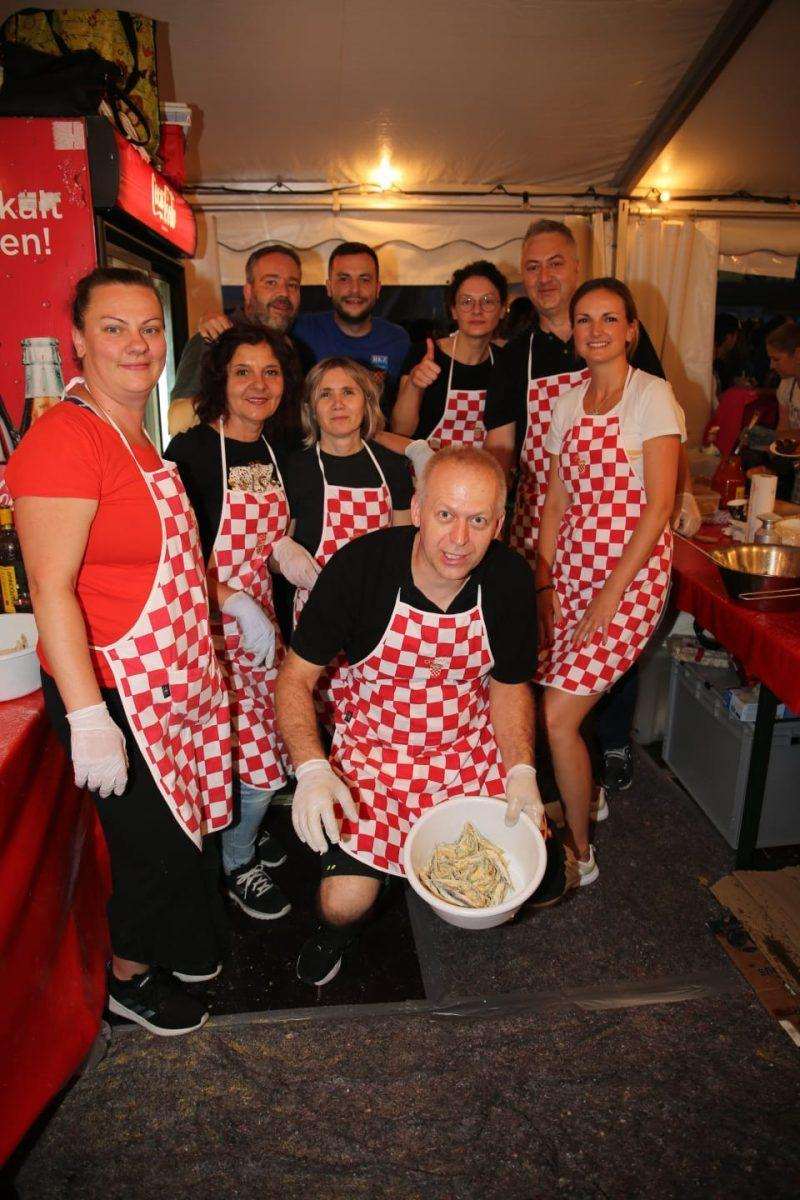 (FOTO) STUTTGART: Hrvati oduševili na Ljetnom festivalu kulture - slavilo se tri dana! (FOTO) STUTTGART: Hrvati oduševili na Ljetnom festivalu kulture - slavilo se tri dana!