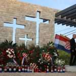 SPOMEN OBILJEŽJE ŽRTVAMA UDBE: U Donjim Hamzićima podignut spomenik u čast mučki ubijene obitelji Ševo SPOMEN OBILJEŽJE ŽRTVAMA UDBE: U Donjim Hamzićima podignut spomenik u čast mučki ubijene obitelji Ševo