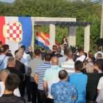 SPOMEN OBILJEŽJE ŽRTVAMA UDBE: U Donjim Hamzićima podignut spomenik u čast mučki ubijene obitelji Ševo SPOMEN OBILJEŽJE ŽRTVAMA UDBE: U Donjim Hamzićima podignut spomenik u čast mučki ubijene obitelji Ševo