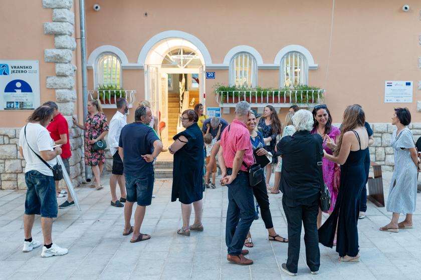ŠIBENIK/BIOGRAD NA MORU: Njegova žena i Prijestupnici Marijane Dokoza nisu slučajni kao ni umjetnička djela Sanje Knez ŠIBENIK/BIOGRAD NA MORU: Njegova žena i Prijestupnici Marijane Dokoza nisu slučajni kao ni umjetnička djela Sanje Knez