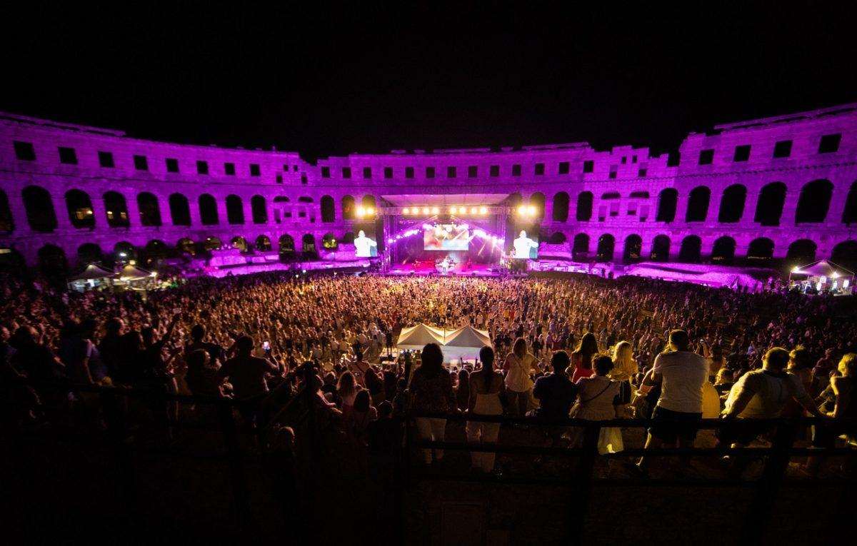 VELIČANSTVEN NASTUP: Maestralni Tony Cetinski oduševio pulsku Arenu i otvorio Adria Summer Festival!
