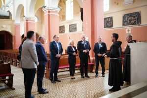 BORJANA KRIŠTO U TRAVNIKU I NOVOM TRAVNIKU: Naša zadaća je osigurati više razloga kako bi mladi ostajali ovdje i gradili svoju budućnost BORJANA KRIŠTO U TRAVNIKU I NOVOM TRAVNIKU: Naša zadaća je osigurati više razloga kako bi mladi ostajali ovdje i gradili svoju budućnost