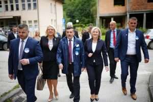 BORJANA KRIŠTO U TRAVNIKU I NOVOM TRAVNIKU: Naša zadaća je osigurati više razloga kako bi mladi ostajali ovdje i gradili svoju budućnost BORJANA KRIŠTO U TRAVNIKU I NOVOM TRAVNIKU: Naša zadaća je osigurati više razloga kako bi mladi ostajali ovdje i gradili svoju budućnost