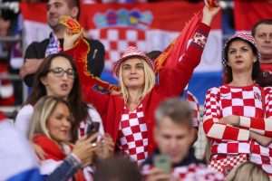 FOTO GALERIJA: Bečki stadion u hrvatskim bojama i navijačkim zastavama iz domovine i iseljeništva