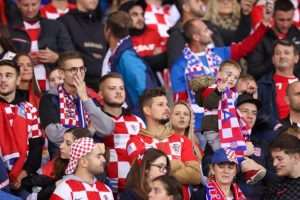 FOTO GALERIJA: Bečki stadion u hrvatskim bojama i navijačkim zastavama iz domovine i iseljeništva