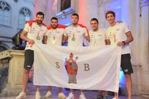 DUBROVNIK: Zlatnim vaterpolistima priređen doček ispred crkve Sv. Vlaha DUBROVNIK: Zlatnim vaterpolistima priređen doček ispred crkve Sv. Vlaha