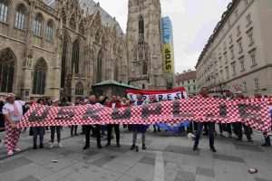 FOTO GALERIJA: Bečki stadion u hrvatskim bojama i navijačkim zastavama iz domovine i iseljeništva