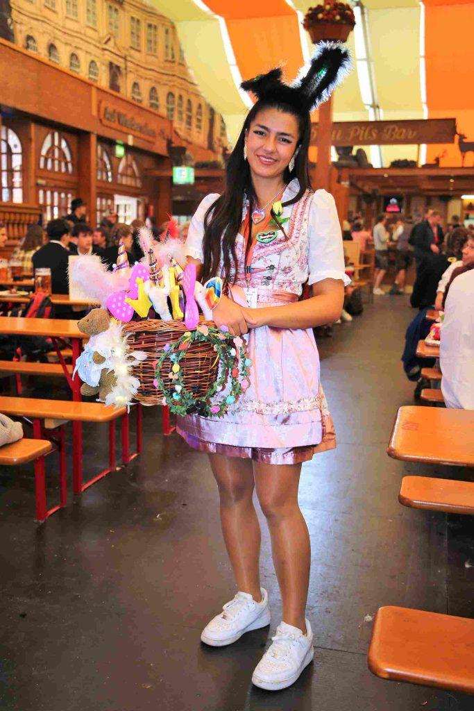(FOTO) U SRCU STUTTGARTA: Hrvati na povijesnom pučkom festivalu čija tradicija seže u 1818. godinu (FOTO) U SRCU STUTTGARTA: Hrvati na povijesnom pučkom festivalu čija tradicija seže u 1818. godinu