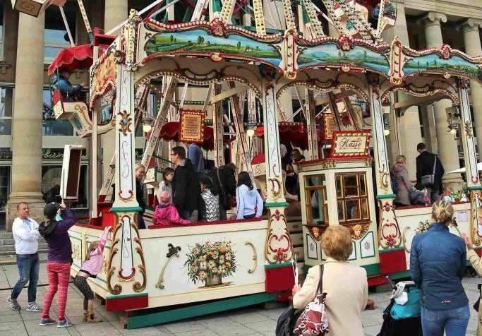 (FOTO) U SRCU STUTTGARTA: Hrvati na povijesnom pučkom festivalu čija tradicija seže u 1818. godinu stuttgart pucki festival
