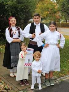 (FOTO) 8. SUSRET ČUVARA HRVATSKE ETNO BAŠTINE U FILDERSTADTU: Okupio se velik broj folkloraša folklorni festival u filderstadtu 2022