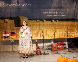 (FOTO) SLAVONSKA VEČER 2022.: Više od 1.000 gostiju u Gerlingenu uživalo u kulturno-zabavnom programu u kojem je zvijezda večeri bila jedna od najpopularnijih pjevačica kontinentalne Hrvatske (FOTO) SLAVONSKA VEČER 2022.: Više od 1.000 gostiju u Gerlingenu uživalo u kulturno-zabavnom programu u kojem je zvijezda večeri bila jedna od najpopularnijih pjevačica kontinentalne Hrvatske