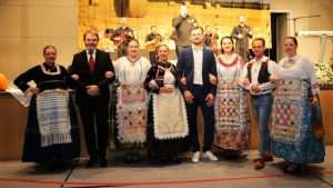 (FOTO) SLAVONSKA VEČER 2022.: Više od 1.000 gostiju u Gerlingenu uživalo u kulturno-zabavnom programu u kojem je zvijezda večeri bila jedna od najpopularnijih pjevačica kontinentalne Hrvatske (FOTO) SLAVONSKA VEČER 2022.: Više od 1.000 gostiju u Gerlingenu uživalo u kulturno-zabavnom programu u kojem je zvijezda večeri bila jedna od najpopularnijih pjevačica kontinentalne Hrvatske