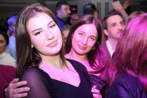 (FOTO i VIDEO) CRVENA JABUKA U DORTMUNDU: Publika u glas pjevala sve hitove popularnog benda