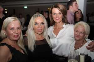 (FOTO i VIDEO) CRVENA JABUKA U DORTMUNDU: Publika u glas pjevala sve hitove popularnog benda
