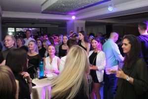 (FOTO i VIDEO) CRVENA JABUKA U DORTMUNDU: Publika u glas pjevala sve hitove popularnog benda