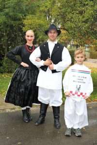 (FOTO) 8. SUSRET ČUVARA HRVATSKE ETNO BAŠTINE U FILDERSTADTU: Okupio se velik broj folkloraša folklorni festival u filderstadtu 2022