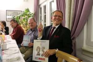 (FOTO) ZABAVA ZA ZAVRŠETAK LJETA: Hrvati, Nijemci i Ukrajinci na kulturno zabavnoj večeri HKZ Mainz