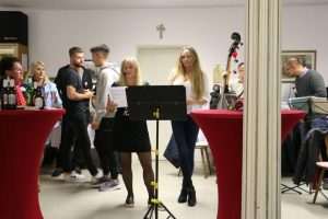 (FOTO) ZABAVA ZA ZAVRŠETAK LJETA: Hrvati, Nijemci i Ukrajinci na kulturno zabavnoj večeri HKZ Mainz