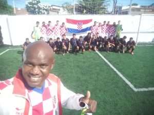 DAROVI BRAZILCIMA KOJI SU ZALJUBLJENI U HRVATSKU: Veleposlanik Hrvatske u Brazilu Ranko Vilović darovao brazliski klub hrvatskog imena hrvatskim dresovima i ostalim sportskim rekvizitima DAROVI BRAZILCIMA KOJI SU ZALJUBLJENI U HRVATSKU: Veleposlanik Hrvatske u Brazilu Ranko Vilović darovao brazliski klub hrvatskog imena hrvatskim dresovima i ostalim sportskim rekvizitima