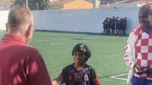 DAROVI BRAZILCIMA KOJI SU ZALJUBLJENI U HRVATSKU: Veleposlanik Hrvatske u Brazilu Ranko Vilović darovao brazliski klub hrvatskog imena hrvatskim dresovima i ostalim sportskim rekvizitima DAROVI BRAZILCIMA KOJI SU ZALJUBLJENI U HRVATSKU: Veleposlanik Hrvatske u Brazilu Ranko Vilović darovao brazliski klub hrvatskog imena hrvatskim dresovima i ostalim sportskim rekvizitima