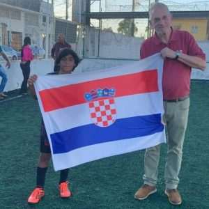DAROVI BRAZILCIMA KOJI SU ZALJUBLJENI U HRVATSKU: Veleposlanik Hrvatske u Brazilu Ranko Vilović darovao brazliski klub hrvatskog imena hrvatskim dresovima i ostalim sportskim rekvizitima DAROVI BRAZILCIMA KOJI SU ZALJUBLJENI U HRVATSKU: Veleposlanik Hrvatske u Brazilu Ranko Vilović darovao brazliski klub hrvatskog imena hrvatskim dresovima i ostalim sportskim rekvizitima