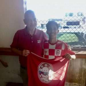 DAROVI BRAZILCIMA KOJI SU ZALJUBLJENI U HRVATSKU: Veleposlanik Hrvatske u Brazilu Ranko Vilović darovao brazliski klub hrvatskog imena hrvatskim dresovima i ostalim sportskim rekvizitima DAROVI BRAZILCIMA KOJI SU ZALJUBLJENI U HRVATSKU: Veleposlanik Hrvatske u Brazilu Ranko Vilović darovao brazliski klub hrvatskog imena hrvatskim dresovima i ostalim sportskim rekvizitima