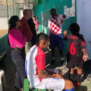 DAROVI BRAZILCIMA KOJI SU ZALJUBLJENI U HRVATSKU: Veleposlanik Hrvatske u Brazilu Ranko Vilović darovao brazliski klub hrvatskog imena hrvatskim dresovima i ostalim sportskim rekvizitima DAROVI BRAZILCIMA KOJI SU ZALJUBLJENI U HRVATSKU: Veleposlanik Hrvatske u Brazilu Ranko Vilović darovao brazliski klub hrvatskog imena hrvatskim dresovima i ostalim sportskim rekvizitima