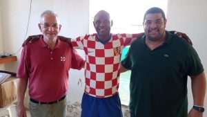 DAROVI BRAZILCIMA KOJI SU ZALJUBLJENI U HRVATSKU: Veleposlanik Hrvatske u Brazilu Ranko Vilović darovao brazliski klub hrvatskog imena hrvatskim dresovima i ostalim sportskim rekvizitima DAROVI BRAZILCIMA KOJI SU ZALJUBLJENI U HRVATSKU: Veleposlanik Hrvatske u Brazilu Ranko Vilović darovao brazliski klub hrvatskog imena hrvatskim dresovima i ostalim sportskim rekvizitima