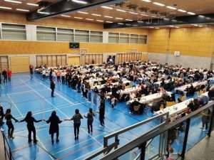 (FOTO) NAKON 3 GODINE U BASELU: Godišnja fešta Posavine Basel u punom sjaju, izvedba "Ero s onoga svijeta" oduševila prepunu dvoranu gostiju Festa Posavine Basel