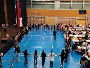 (FOTO) NAKON 3 GODINE U BASELU: Godišnja fešta Posavine Basel u punom sjaju, izvedba "Ero s onoga svijeta" oduševila prepunu dvoranu gostiju Festa Posavine Basel