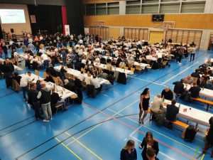 (FOTO) NAKON 3 GODINE U BASELU: Godišnja fešta Posavine Basel u punom sjaju, izvedba "Ero s onoga svijeta" oduševila prepunu dvoranu gostiju Festa Posavine Basel
