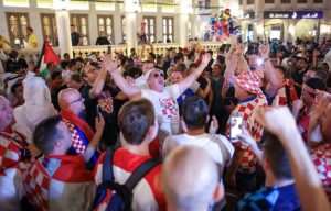 "HRVATSKI PARTY" U DOHI: Navijačka udruga "Mi Hrvati" organizirala show za pamćenje na Souq Wagif