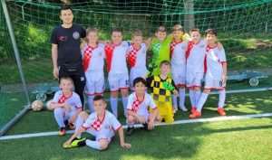 (FOTO) HRVATSKI NOGOMETNI KLUB IZ BASELA: Zajedništvo je jako važno, u Juniorskoj momčadi vlada obiteljska atmosfera, uz podršku roditelja i djece sve je moguće (FOTO) HRVATSKI NOGOMETNI KLUB IZ BASELA: Zajedništvo je jako važno, u Juniorskoj momčadi vlada obiteljska atmosfera, uz podršku roditelja i djece sve je moguće