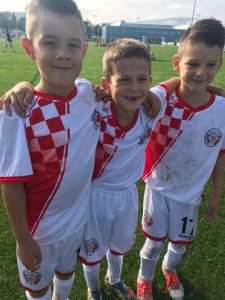 (FOTO) HRVATSKI NOGOMETNI KLUB IZ BASELA: Zajedništvo je jako važno, u Juniorskoj momčadi vlada obiteljska atmosfera, uz podršku roditelja i djece sve je moguće (FOTO) HRVATSKI NOGOMETNI KLUB IZ BASELA: Zajedništvo je jako važno, u Juniorskoj momčadi vlada obiteljska atmosfera, uz podršku roditelja i djece sve je moguće
