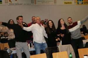 (FOTO) PRVA ADVENTSKA VEČER HRVATA U ŠVICARSKOJ: Publika se zabavljala uz Željka Bebeka, Slavonske lole i Marija Hrnjkaša