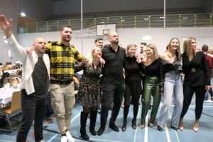 (FOTO) PRVA ADVENTSKA VEČER HRVATA U ŠVICARSKOJ: Publika se zabavljala uz Željka Bebeka, Slavonske lole i Marija Hrnjkaša