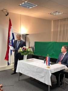 IZLOŽBA HRVATSKE NASTAVE HAMBURG: Novi naraštaji mladih Hrvatica i Hrvata pokazali kako vide stradavanja u Vukovaru i Škabrnji IZLOŽBA HRVATSKE NASTAVE HAMBURG: Novi naraštaji mladih Hrvatica i Hrvata pokazali kako vide stradavanja u Vukovaru i Škabrnji