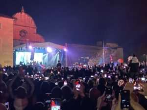 (FOTO i VIDEO) ZADAR DOČEKAO SVOJU DICU: Dominik Livaković i Martin Erlić na Forumu