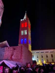 (FOTO i VIDEO) ZADAR DOČEKAO SVOJU DICU: Dominik Livaković i Martin Erlić na Forumu
