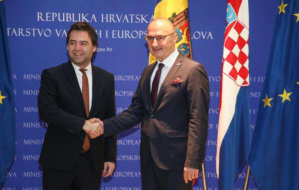 Gordan Grlic Radman, Nicoum Popescuo